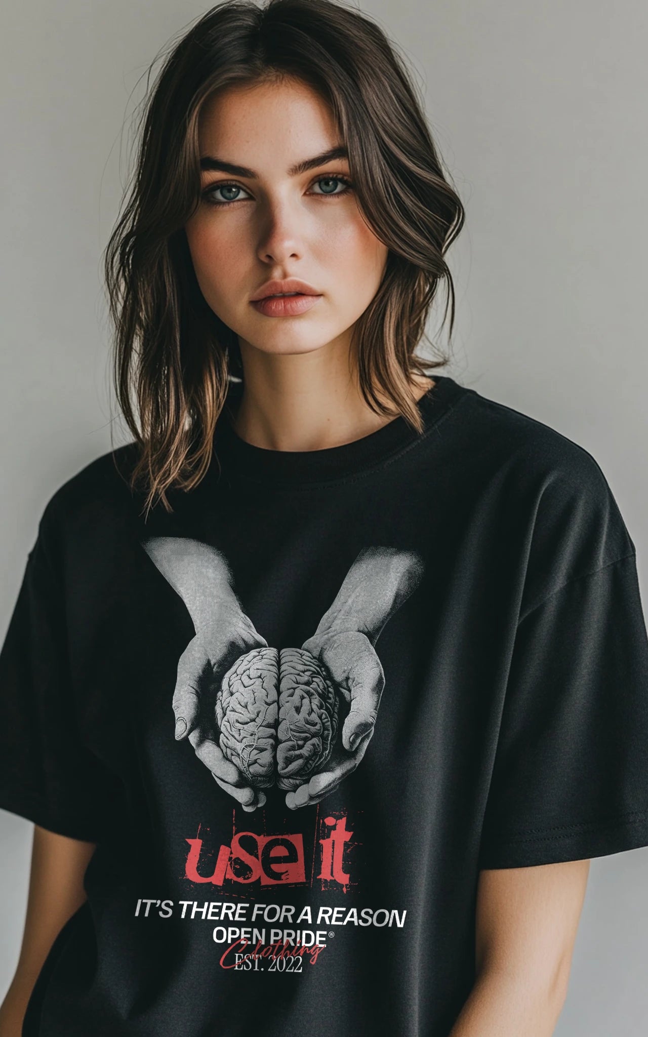 Use your Brain Please use it schwarzes Oversized T-Shirt