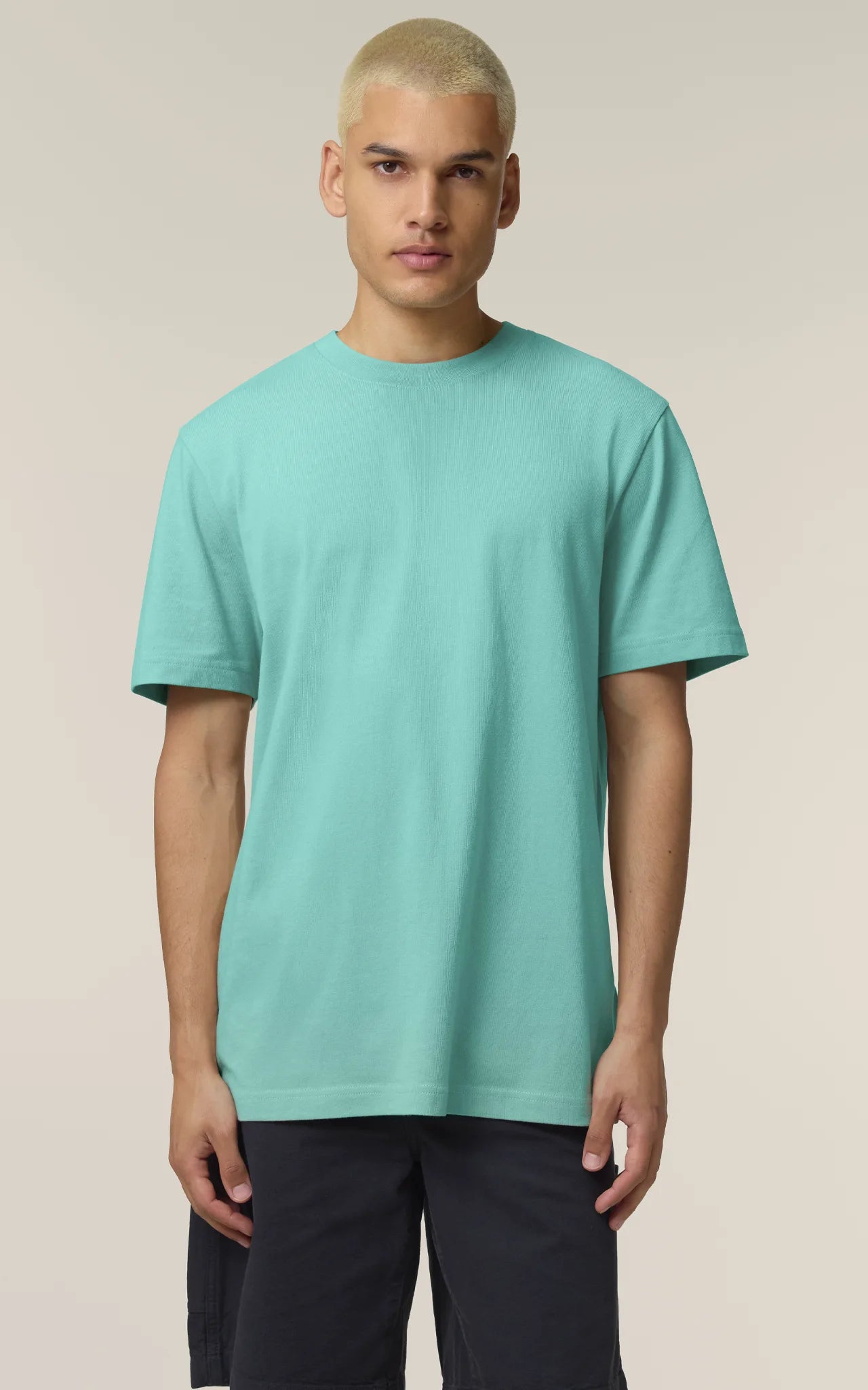 Urbanes Design: Bio-Baumwolle T-Shirt für Umweltschutz & Individualität, size-badge