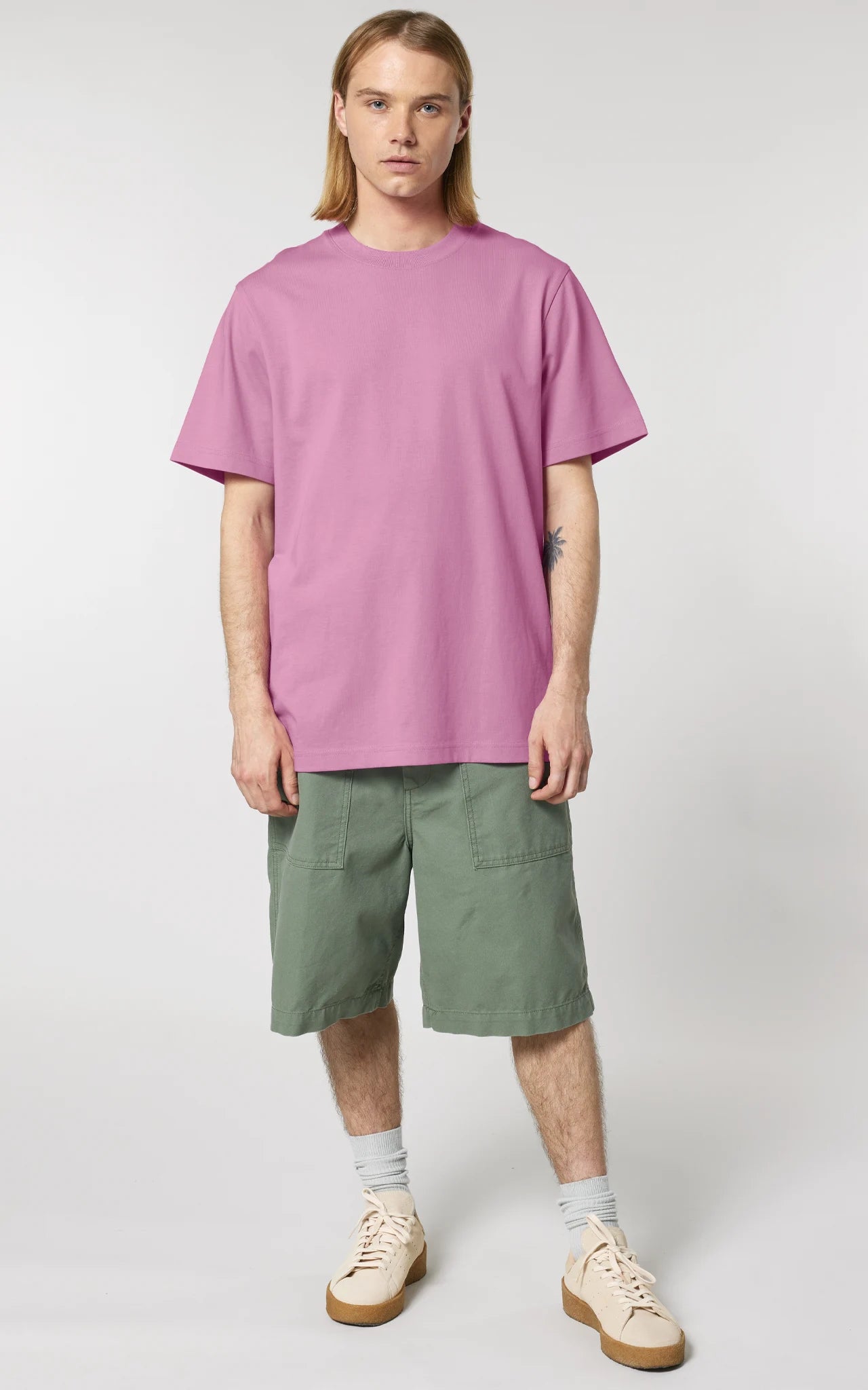 Öko-zertifiziertes Streetwear-Shirt mit kühnen Statement-Prints