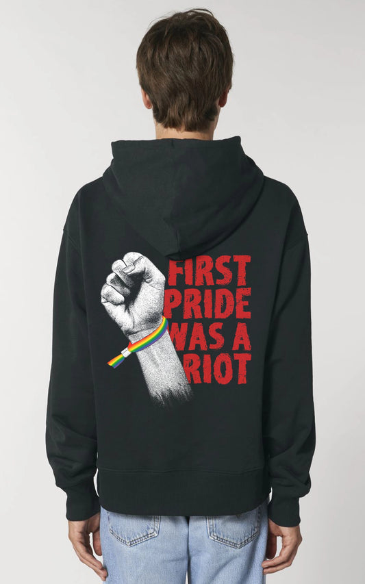 schwarzer Oversized Hoodie Pride Fist - First Pride was a Riot